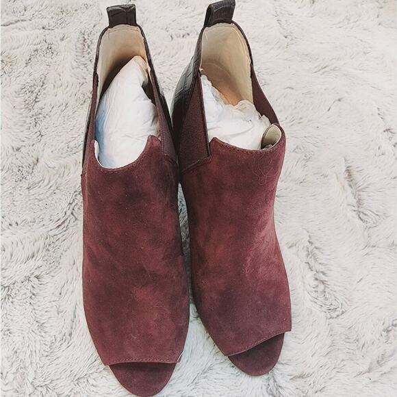 MARC FISHER BROWN SUEDE PEEP TOE HEELS SIZE 6M - Picture 2 of 7